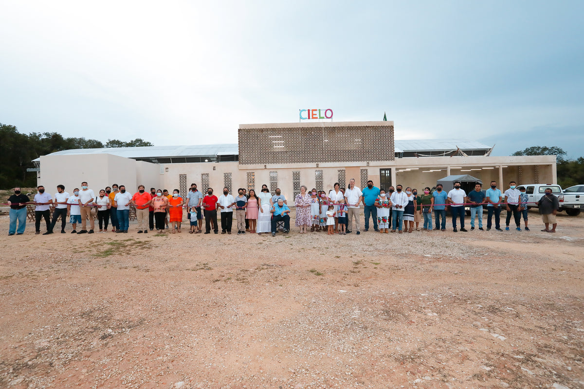 The CIELO team gathered in front of the facilities in Teabo, Yucatán.