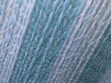 Cargar imagen en el visor de la galería, White &amp; Sky Blue Crochet, L, Crochet Cotton

